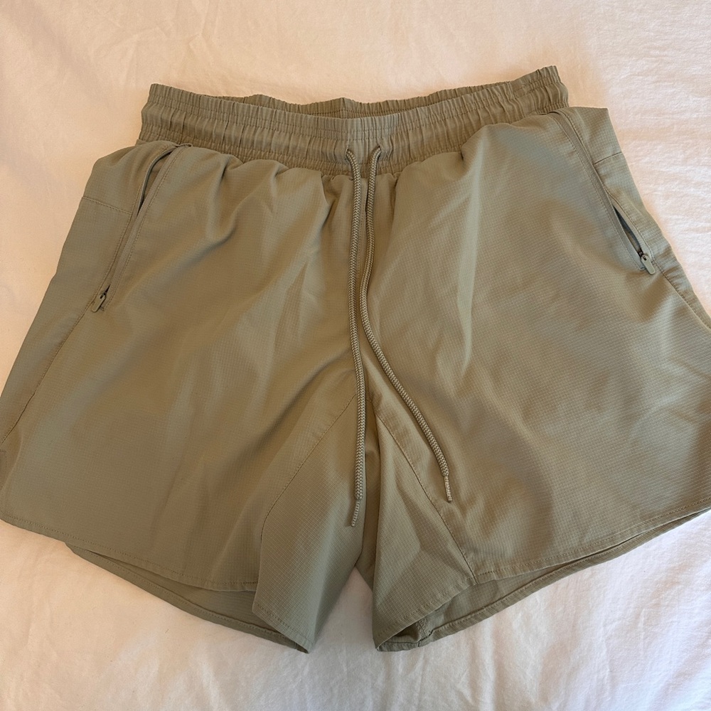 Alo Ripstop 7” On Set Short - Limestone